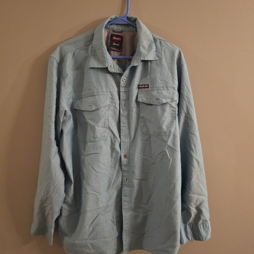 3/20.00. Wrangler Shirt